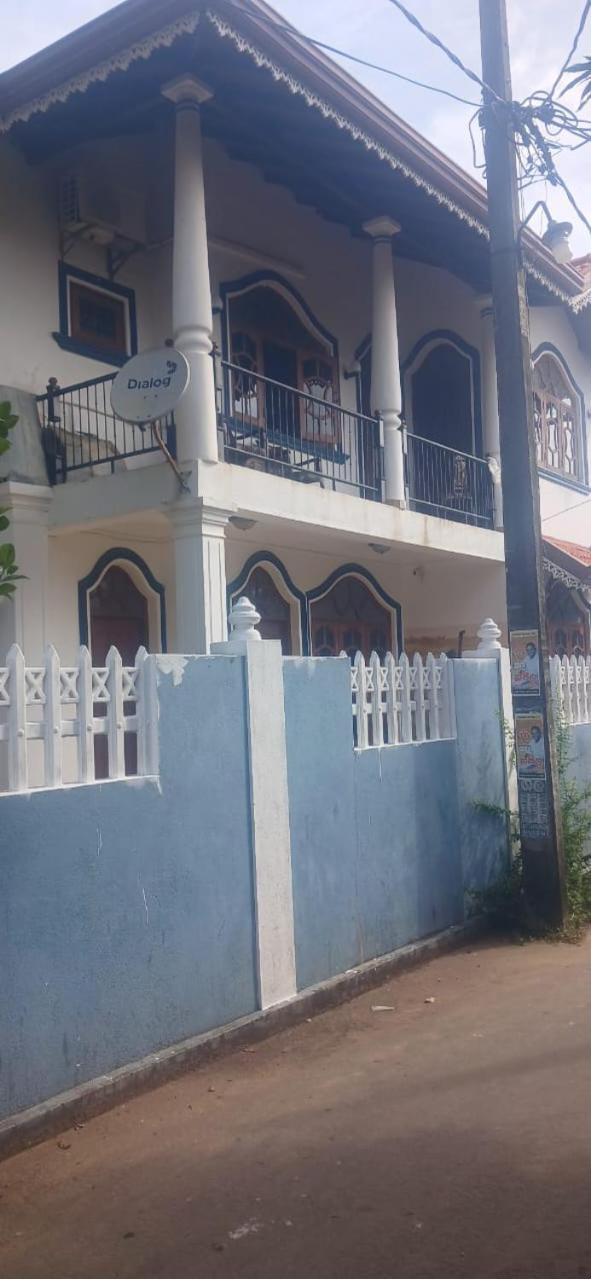 Oviniru Beach Hotel Negombo Exterior photo